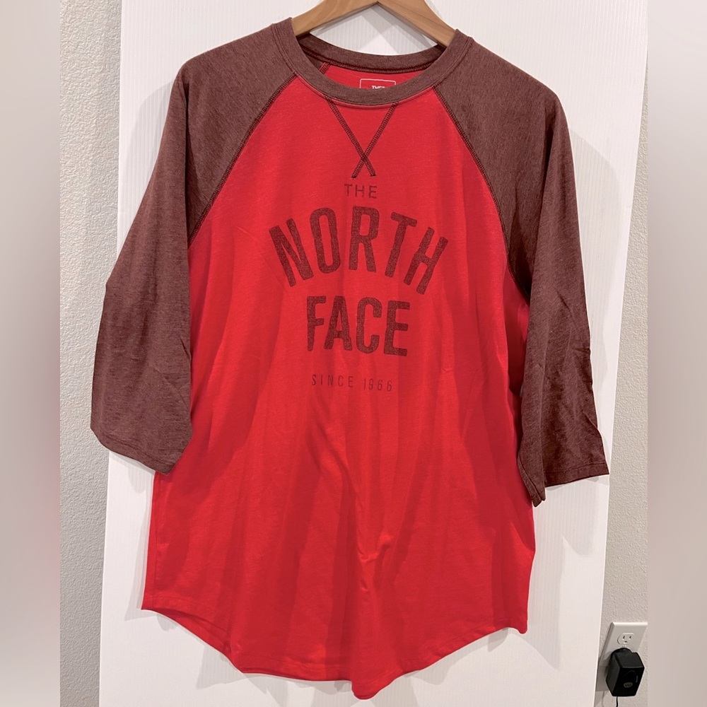 THE NORTH FACE tee (NWOT)